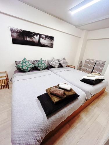 Shin-Osaka Apartment | 新大阪徒步30秒 Shinosaka Station 30s, Direct to Kansai Airport 關西空港直達, Shinkansen to Kyoto, Tokyo & Nagoya, Universal Studio 16 mins, Umeda 6 mins, Kyoto 25 mins, Early Check in