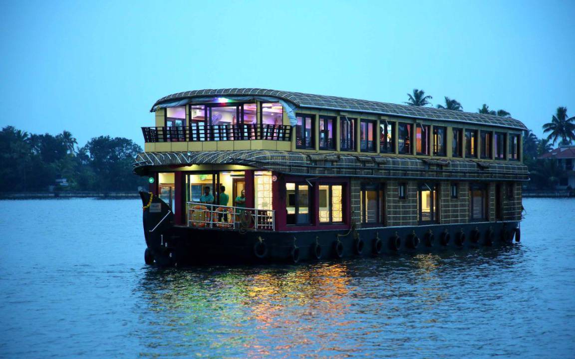 Alappuzha Boat Rental | 12 m² Houseboat ∙ 20 guests