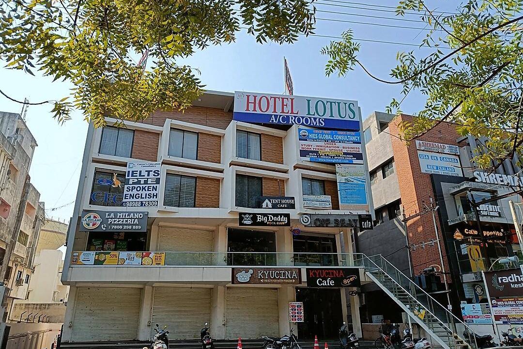 Vallabh Vidhyanagar Hotel | 160 m² Hotel ∙ 4 guests