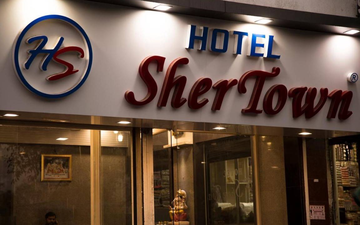 Ahmedabad City Centre Hotel | 18 m² Hotel ∙ 4 guests