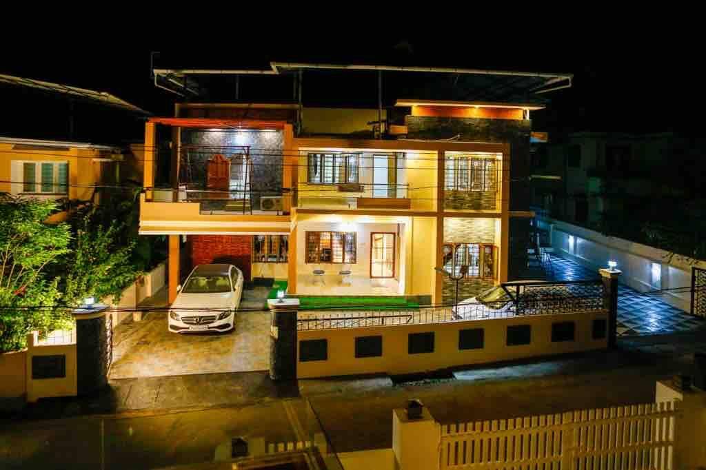 Thrissur Villa | 200 m² Villa ∙ 5 bedrooms ∙ 15 guests