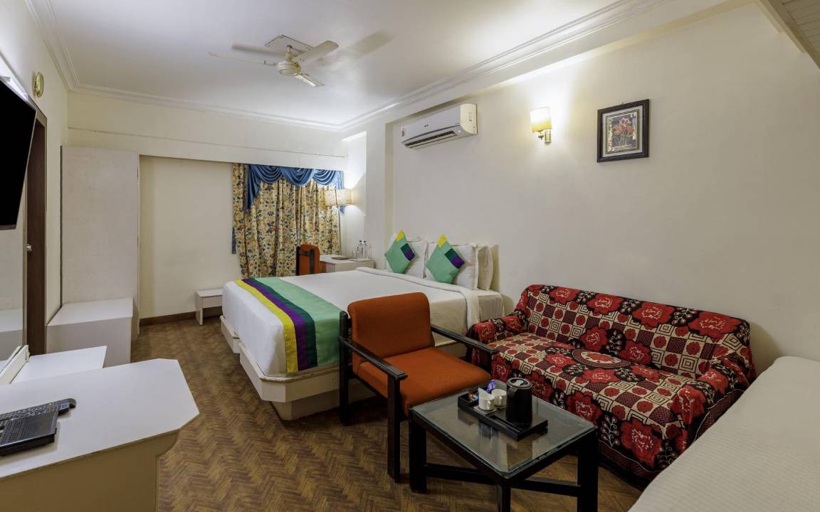 Navrangpura Hotel | 220 m² Hotel ∙ 5 guests