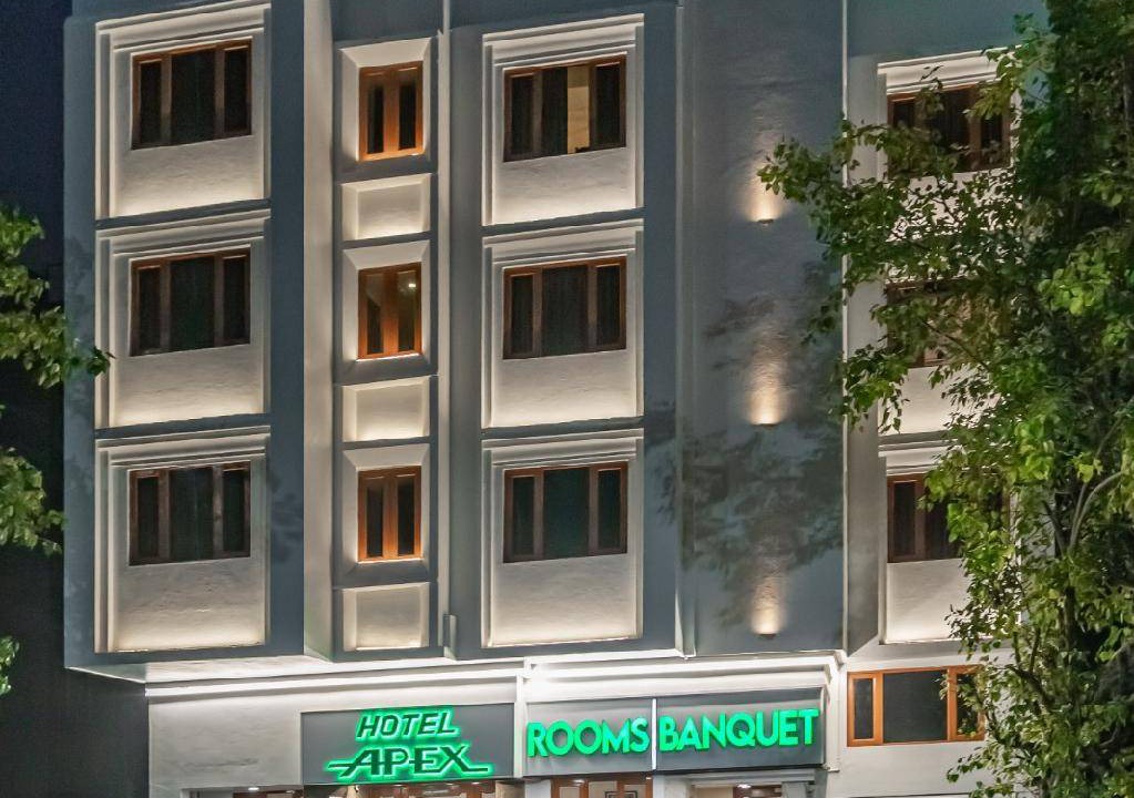 Surat Hotel | 250 m² Hotel ∙ 4 guests