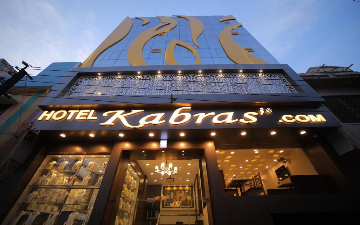 Nathdwara Hotel | 26 m² Hotel ∙ 4 bedrooms ∙ 3 guests