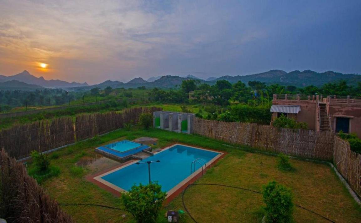 Palanpur Resort | 280 m² Resort ∙ 3 guests