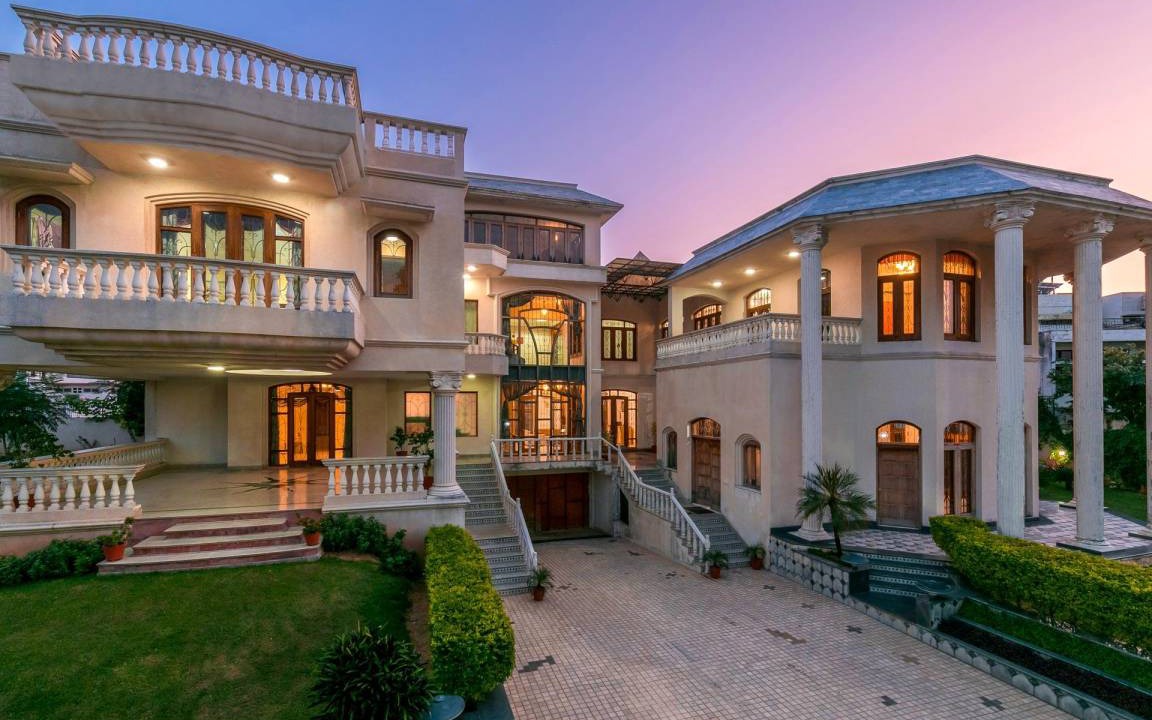 Sindhi Camp Villa | 282 m² Villa ∙ 8 bedrooms ∙ 24 guests