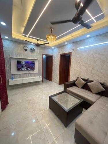 Ghaziabad Apartment | 2bhk fully furnished guest apartment- ghaziabad