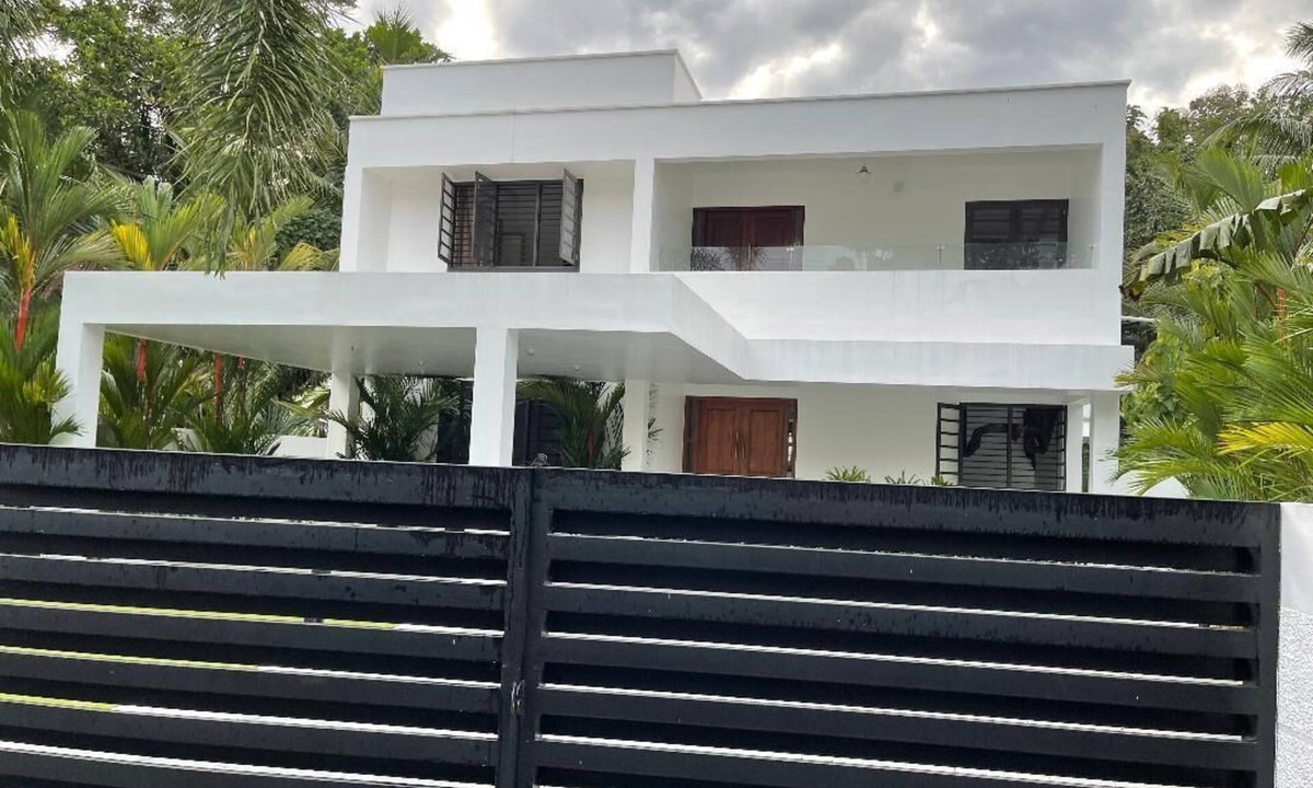 Thiruvananthapuram House | 3 bed 3 bath, 2 kitchen, executive villa in Kowdiar, Trivandrum, Keralan