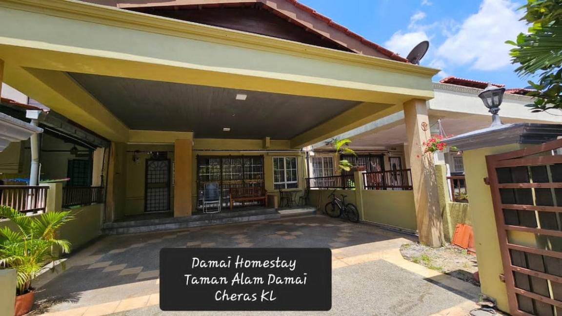 Bandar Tun Razak House | 3000 m² House ∙ 4 bedrooms ∙ 12 guests