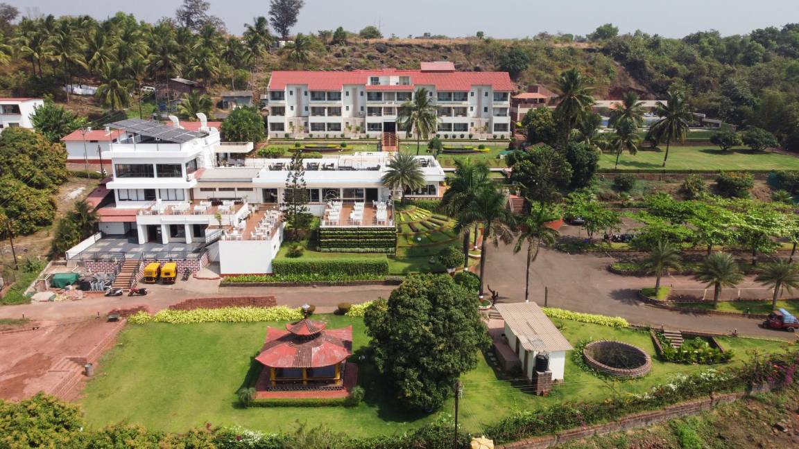 Ganpatipule Resort | 37 m² Resort ∙ 2 bedrooms ∙ 4 guests