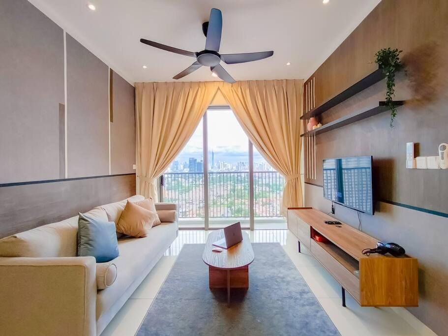 Taman P Ramlee Apartment | 3Bedroom Infinity Sky Pool Condo near KLCC by Manhattan Group