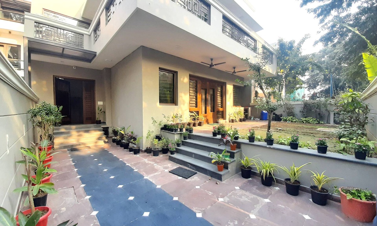 Gurugram House | 4 Bedroom Duplex Villa Opp to Galleria Market, DLF Phase 4
