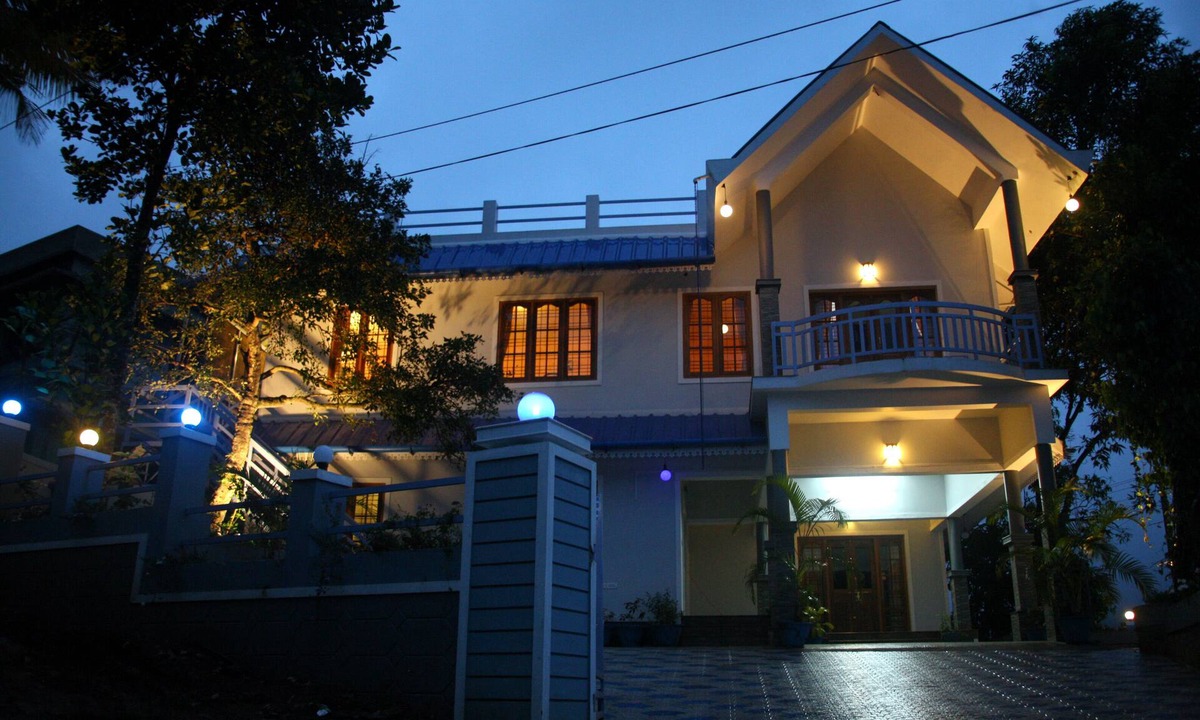 Anachal Villa | 4 Bedroom Villa with Balcony Mountain View