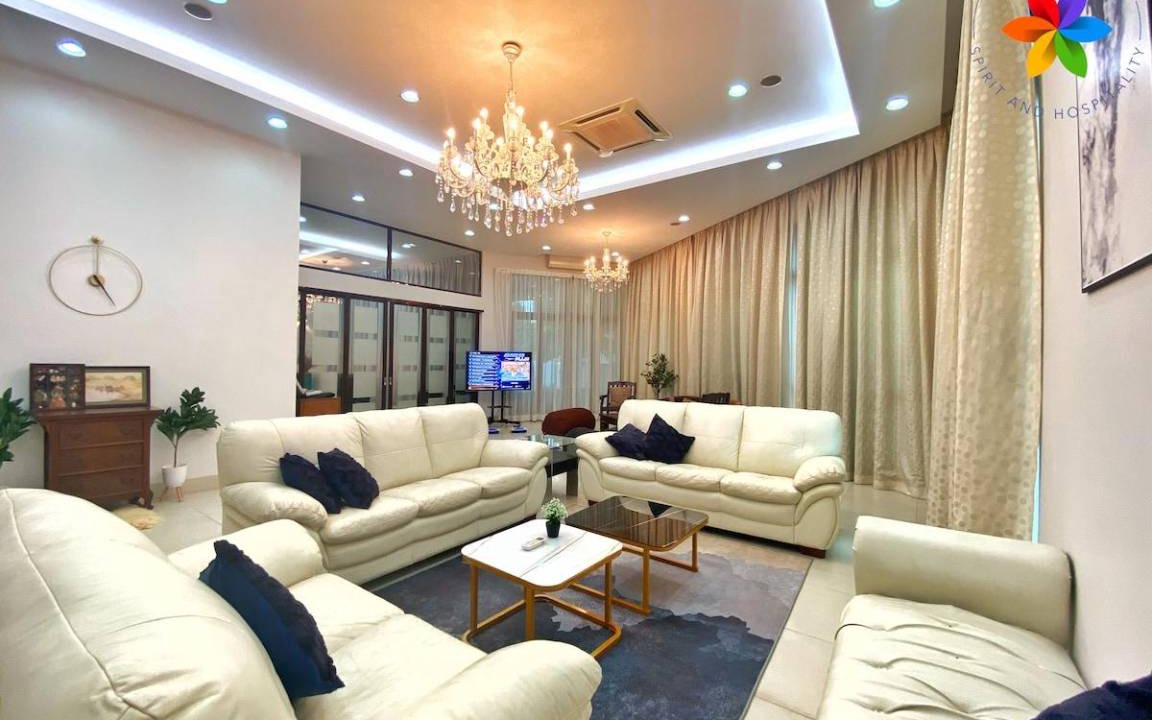 Subang Jaya House | 465 m² House ∙ 8 bedrooms ∙ 40 guests