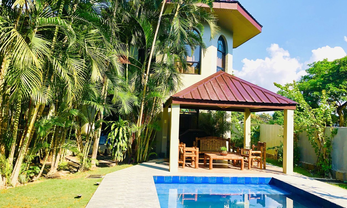 Nasugbu Villa | 5 min walk from the beach- Beautiful Villa with private pool
