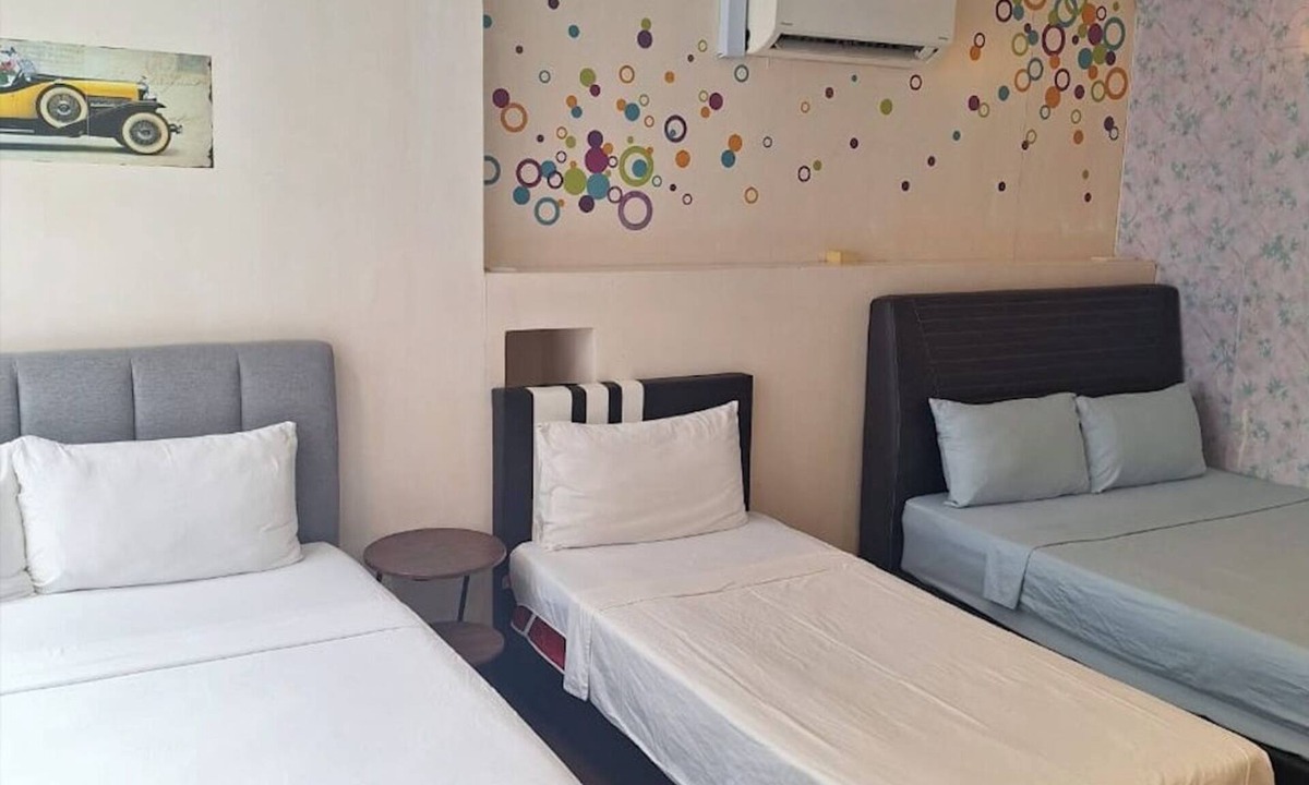 Bukit Bintang House | 5 min walk to Pavilion KL. 20 pax max. Spacious 4-bedroom condo in Kuala Lumpur