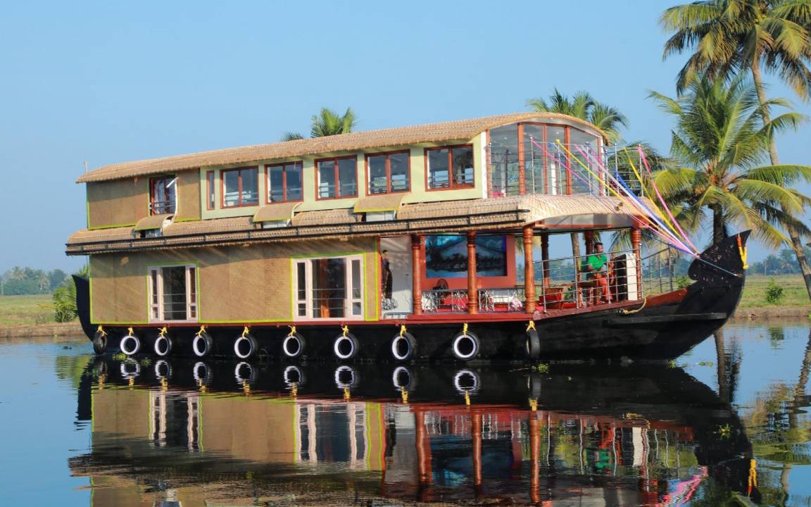 Alappuzha Boat Rental | 60 m² Houseboat ∙ 7 bedrooms ∙ 18 guests