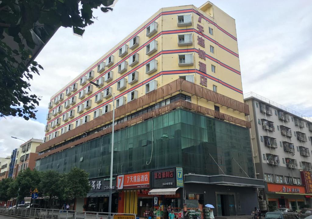 Longhua District Hotel | 7Days Premium Shenzhen Longhua Subway Station