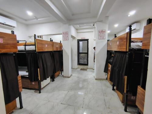 Ahmedabad City Centre Hostel | aaram ac dormitory