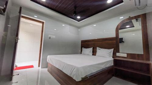Velankanni Hotel | Abidharpp