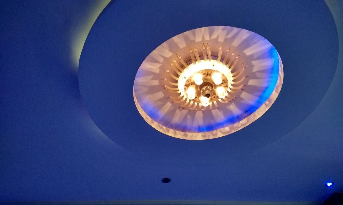 Gaya Hotel | AC room at Hotel Viraat Inn(near Gaya Railway Station)