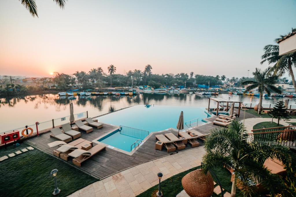 Baga Resort | Acron Waterfront Resort
