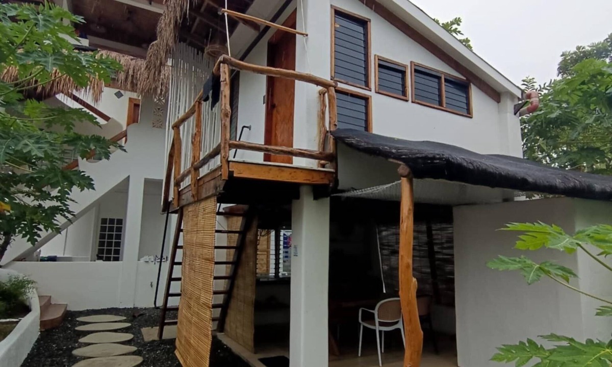 Burgos Cabin | Affordable Private Cabin with access to spectacular 3rd story rooftop beach view