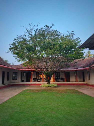 Perumbaikad House | Akkara Homestay