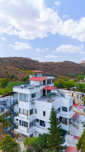 Udaipur Villa | Alaya Stays Kodiyat 4-BHK Pet-Friendly Villa With Views of Sajjangarh Palace