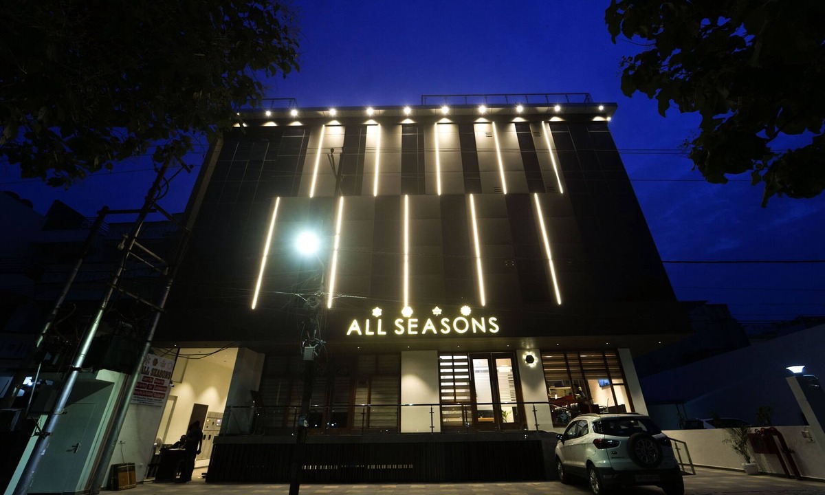 Gomti Nagar Hotel | All Seasons