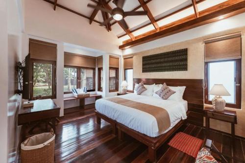 Catangnan Hotel | ALON CLOUD9 Beach Front