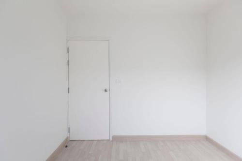 Pali Hill Apartment | Amber
