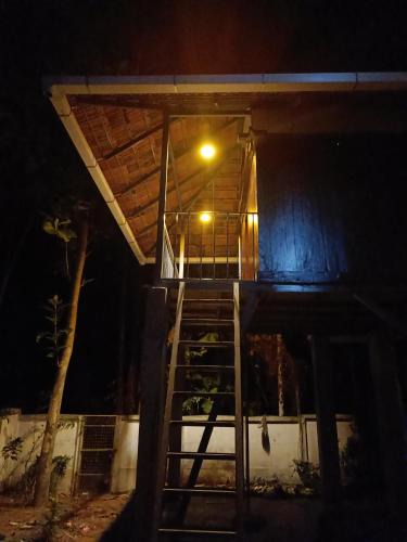 Vaikom Hotel | Anandam Woods - A Heritage single Room for couple-small family