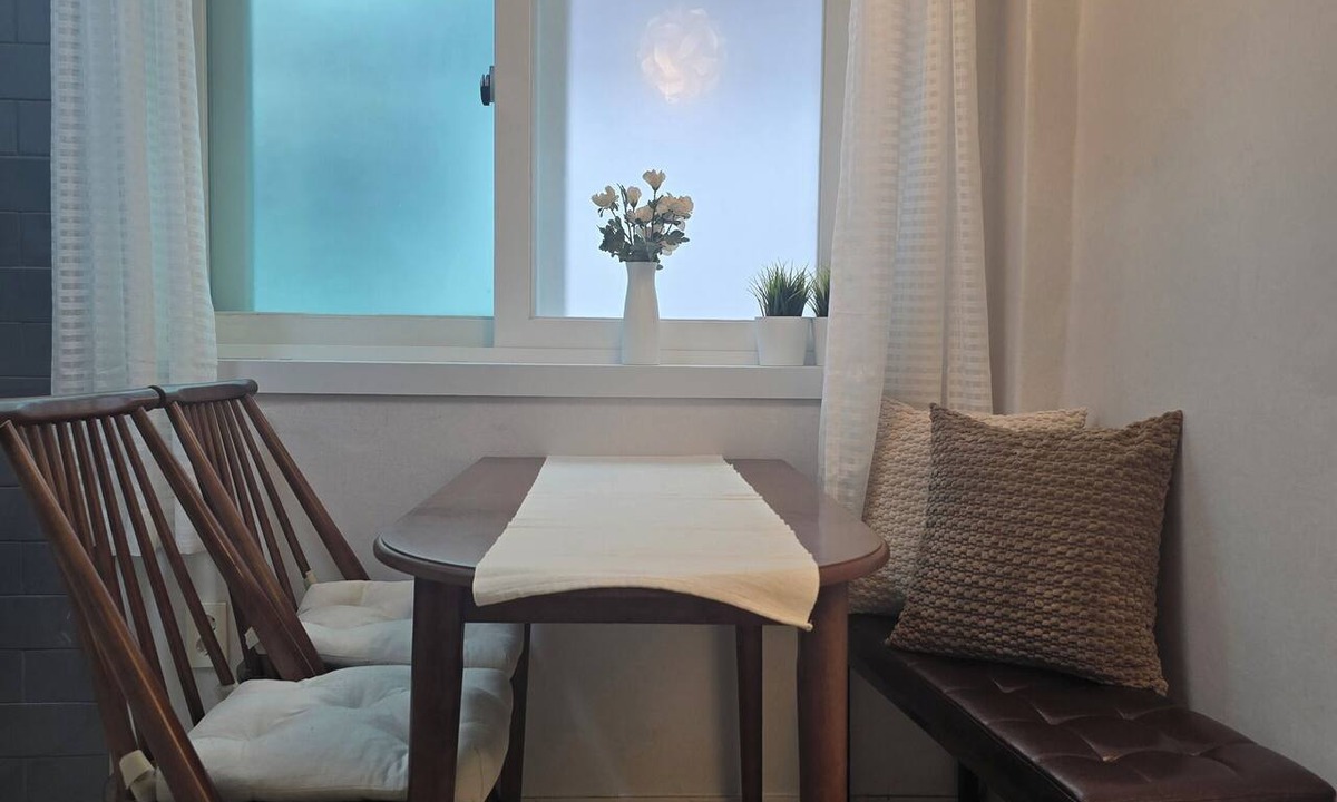 Seogyo-dong Bed & Breakfast | Apartment for 6, Steps 4-Min walk from Hongdae Station Exit 7 Airport Railroad