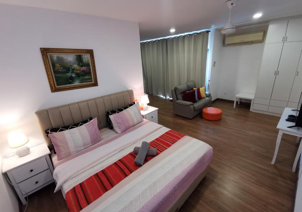 Seri Kembangan Apartment | Apple 4@Menara Simfoni/King Bed/Wifi/Netflix/TVBOX