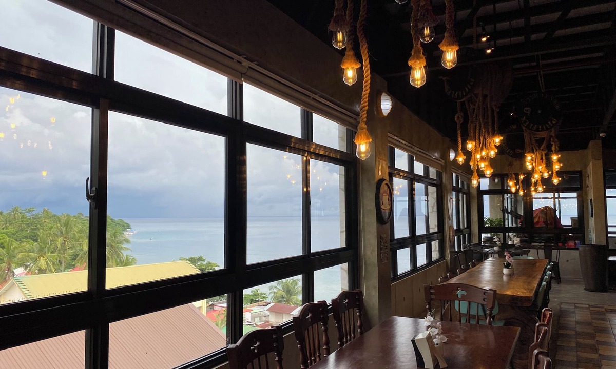 Lobo Hotel | Aqua Frontier Hotel and Restaurant
