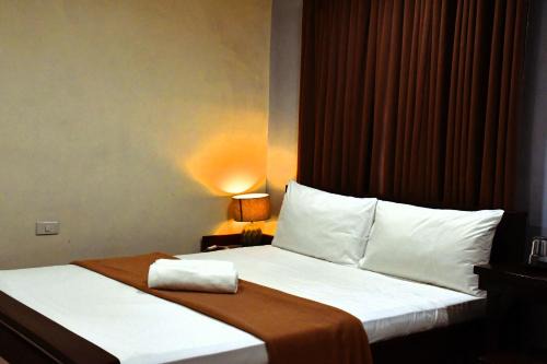 Bangkal Hotel | Arzo Hotel Makati