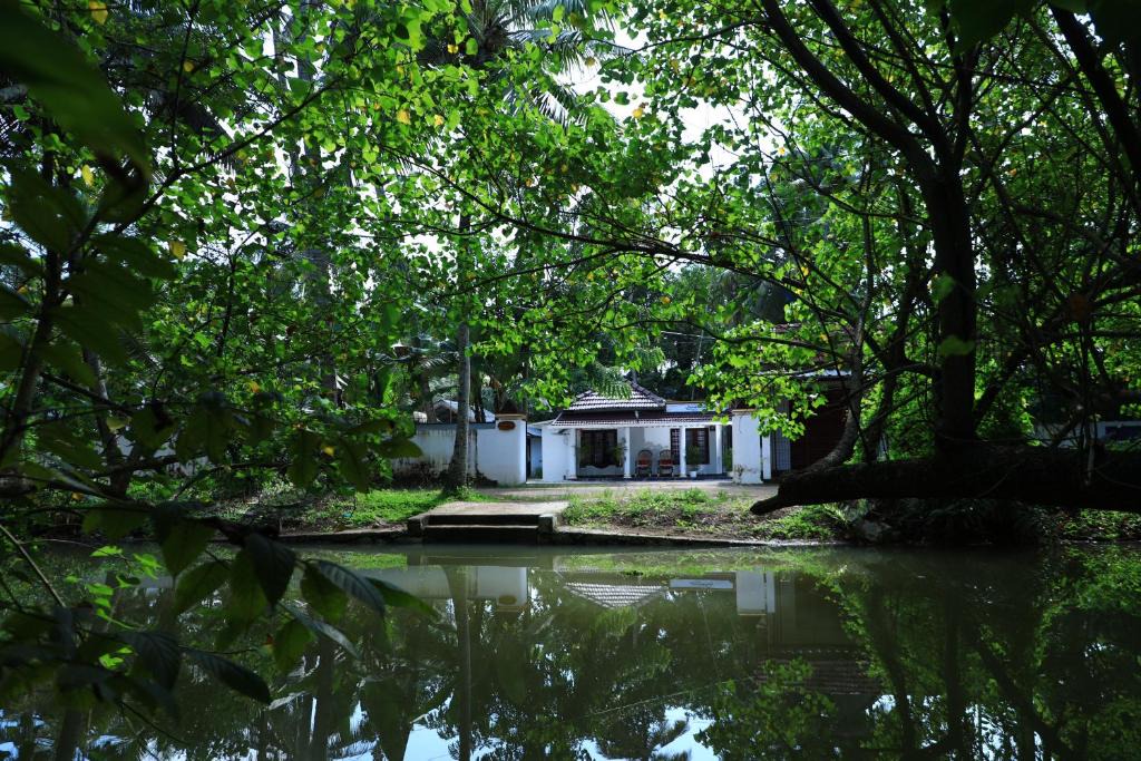 Munroe Island Villa | Ashtaman's Chayakadaveedu