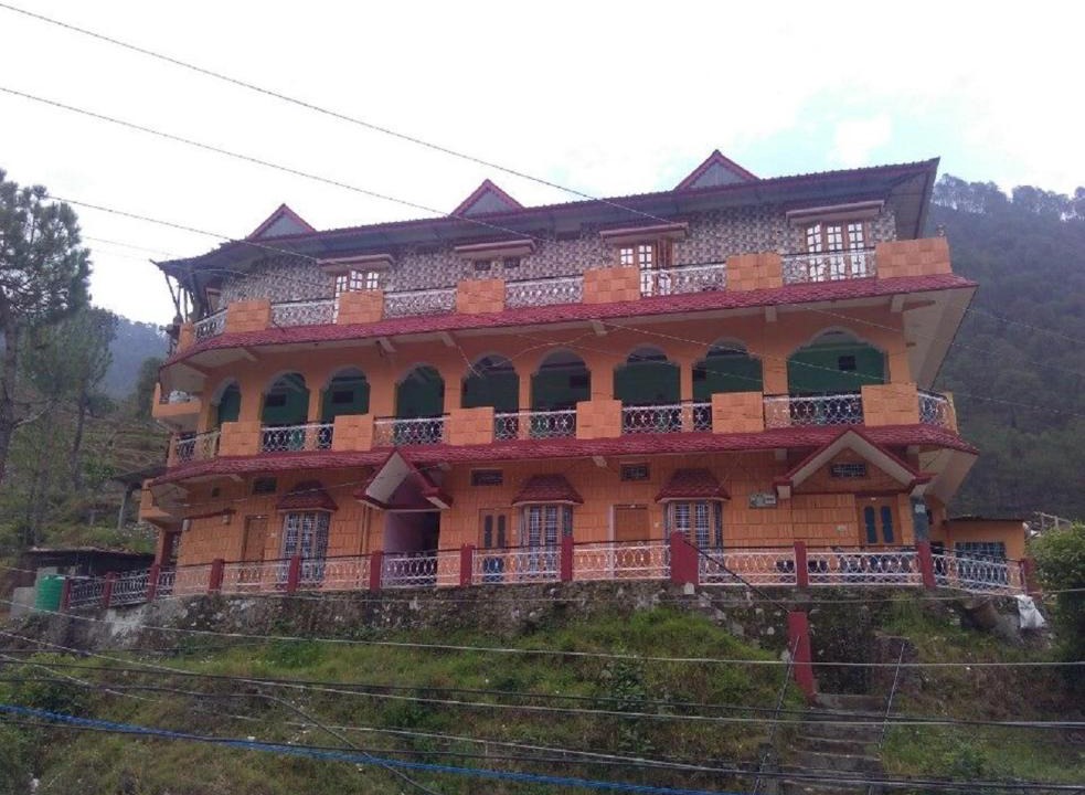 Rajgarhi Bed & Breakfast | Aswal Deluxe by StayApart
