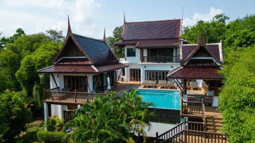 Mae Pim House | Authentic & Spacious Thai Villa 6BR Private Pool Sea View Sleeps 14