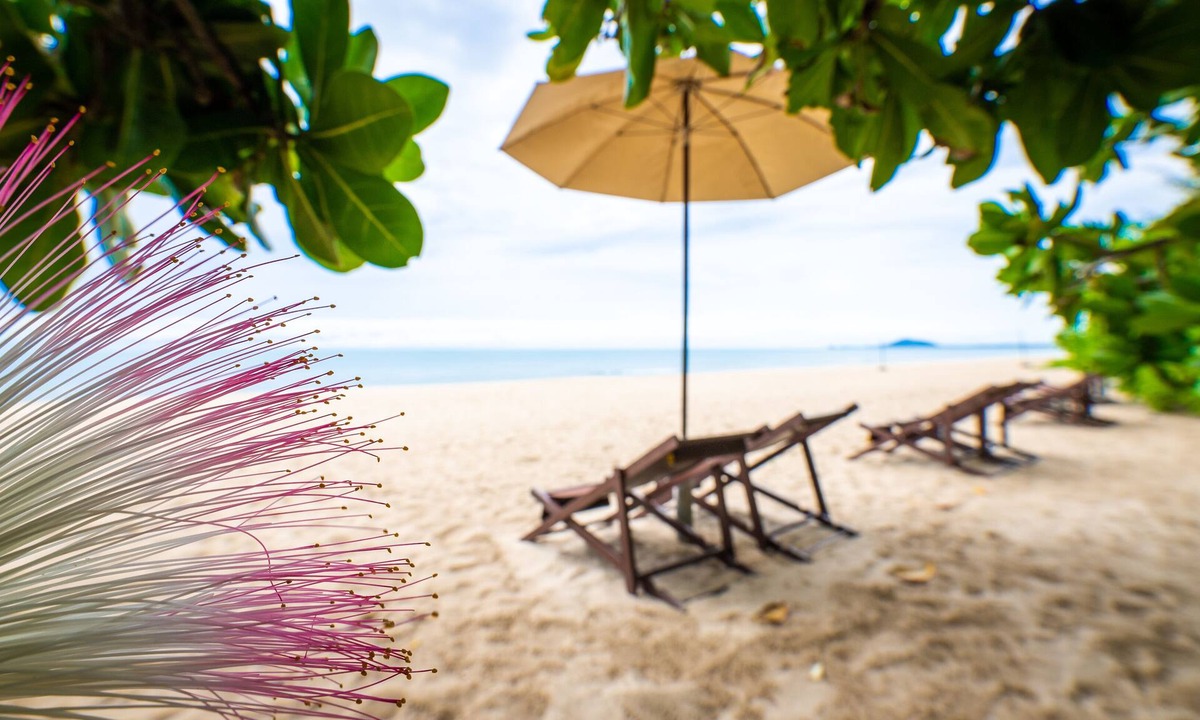 Thong Chai Hotel | Baan Klang Aow Beach Resort