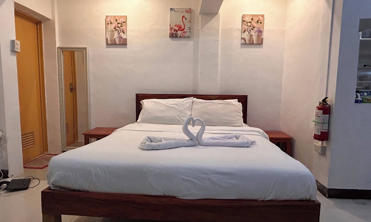 Oslob Apartment | Beach front Studio UnitnPet friendlynBig yard and cottage