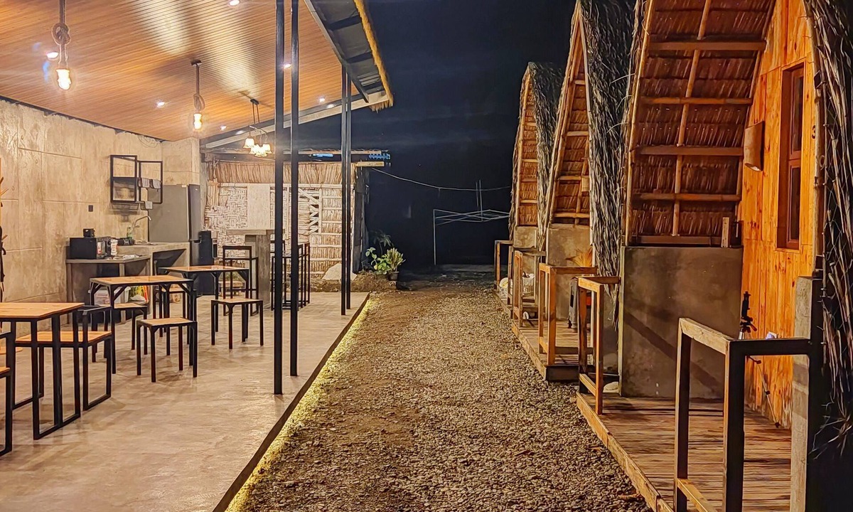 Boac Bed & Breakfast | Beachfront and along the Highway (Coastal road) With Common Kitchen