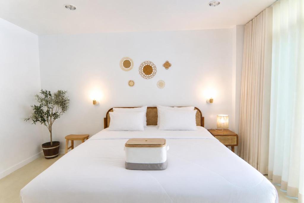 Ban Bang Saen Apartment | Beachfront Pool Access Apartment FREE Disney Plus