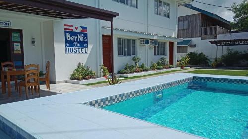 Basdiot House | Bernis Hostel