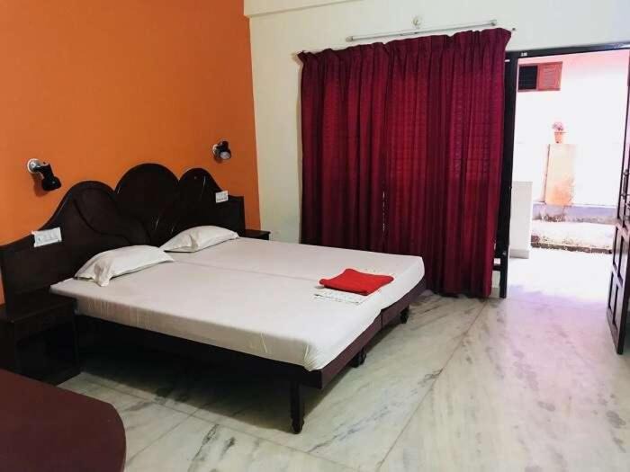 Thampanoor House | BESTay - TVM Central