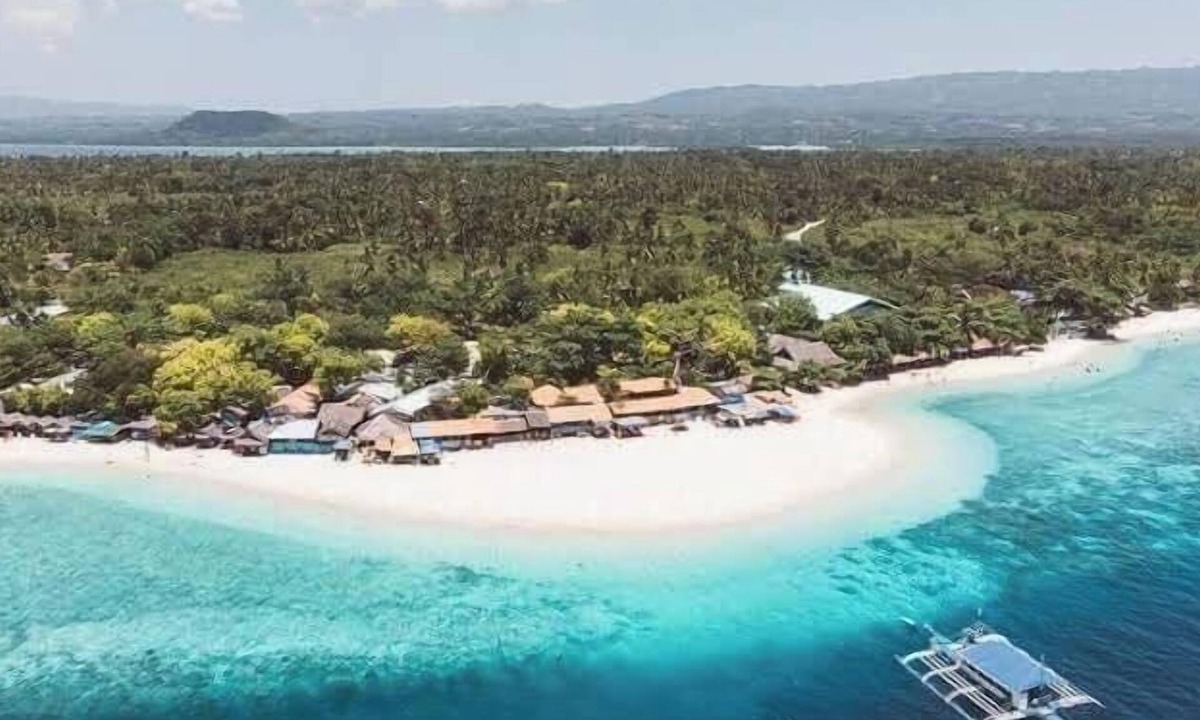 Moalboal Hotel | Bluewaves Resort - Basdaku by Hiverooms