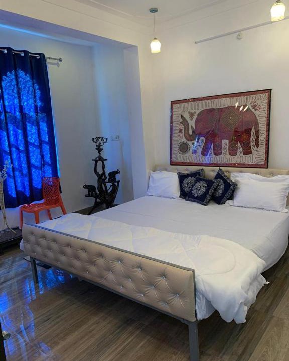 Lake Swaroop Sagar House | Boraj Haveli Guest House