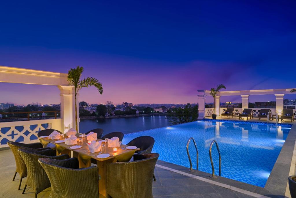 Lake Swaroop Sagar Hotel | Brahma Niwas - Best Lake View Hotel in Udaipur