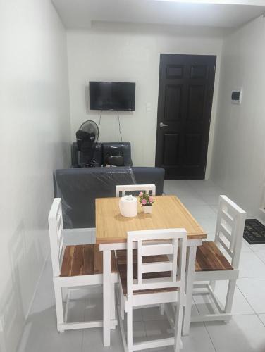 Quezon City Apartment | Budget Deca Commonwealth Staycation